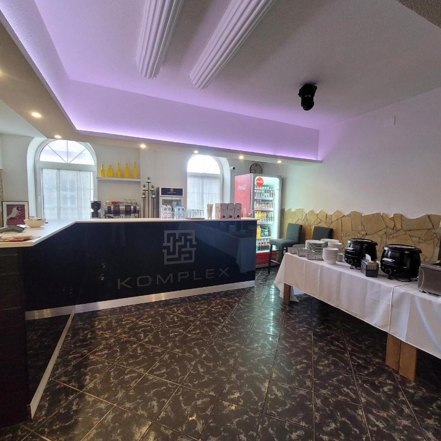 Komplex -Rendezvenytermek-Panzio-Apartman-Irodak- Матесалька Екстер'єр фото